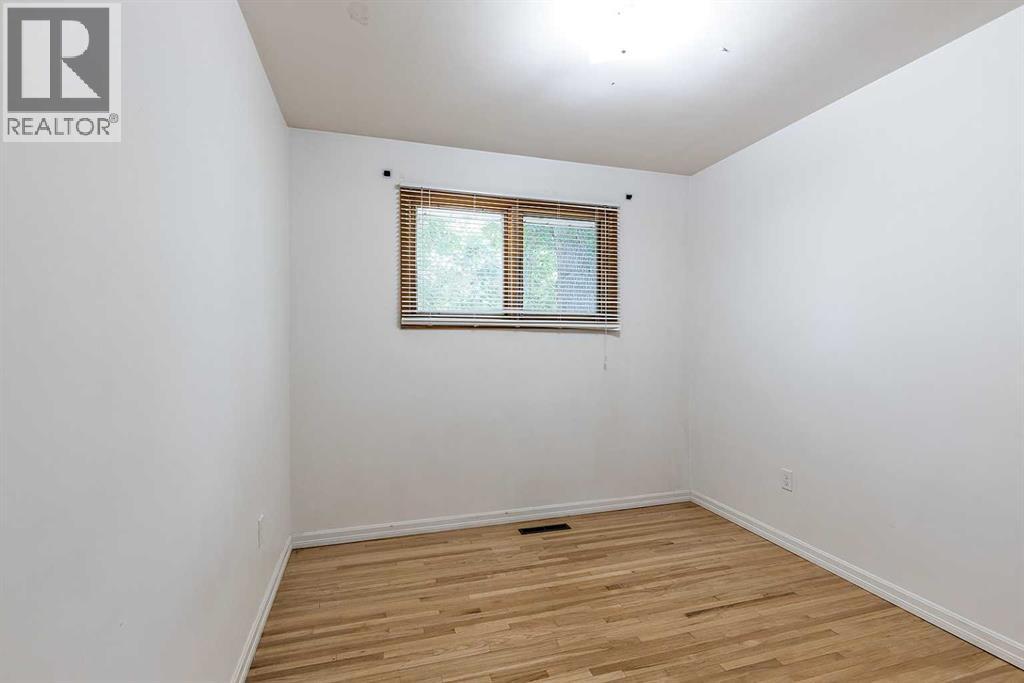 549 2 Street NW - 18