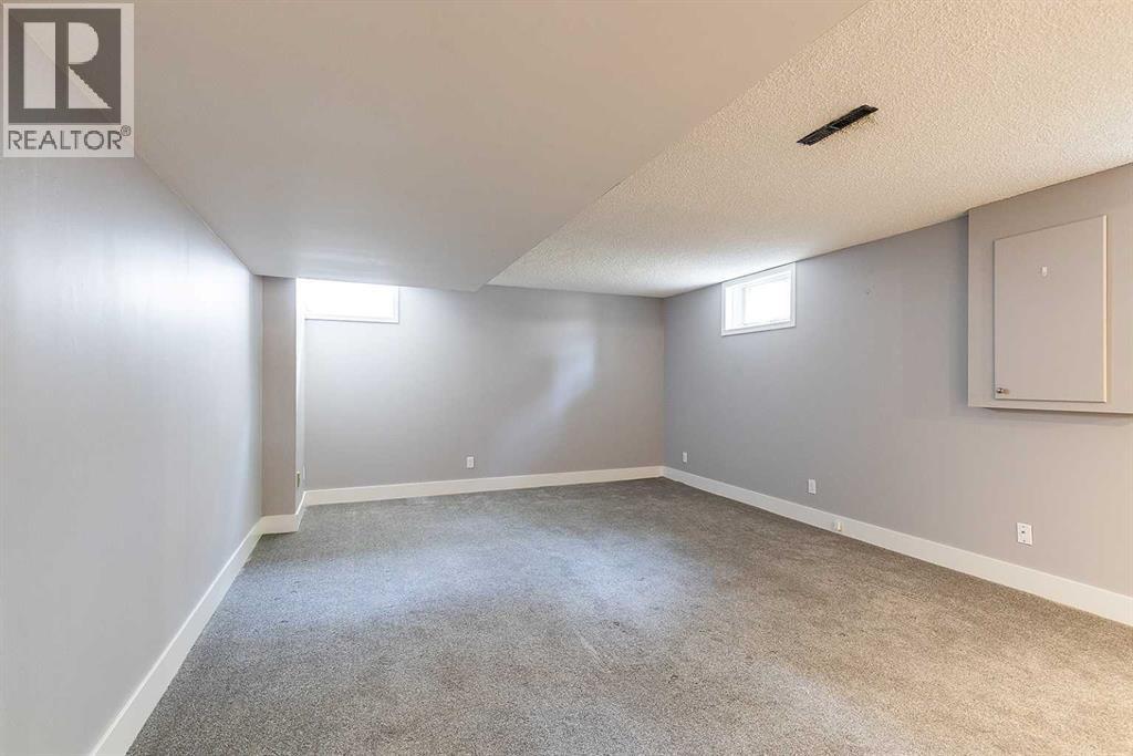 549 2 Street NW - 32