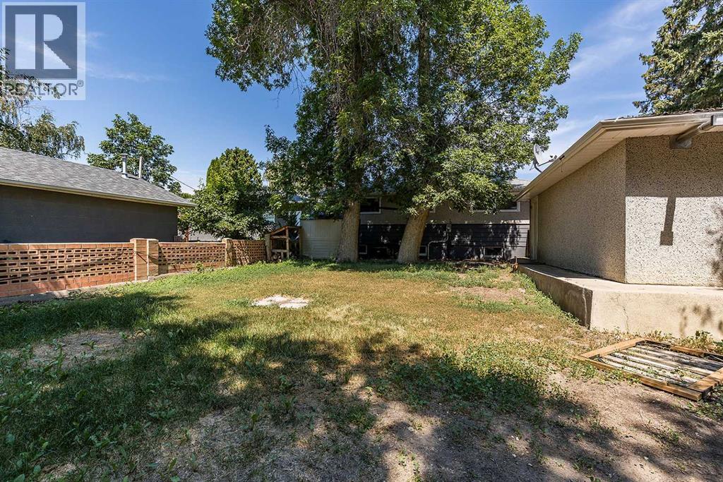 549 2 Street NW - 40