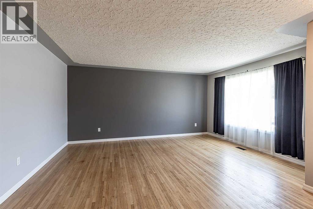549 2 Street NW - 8