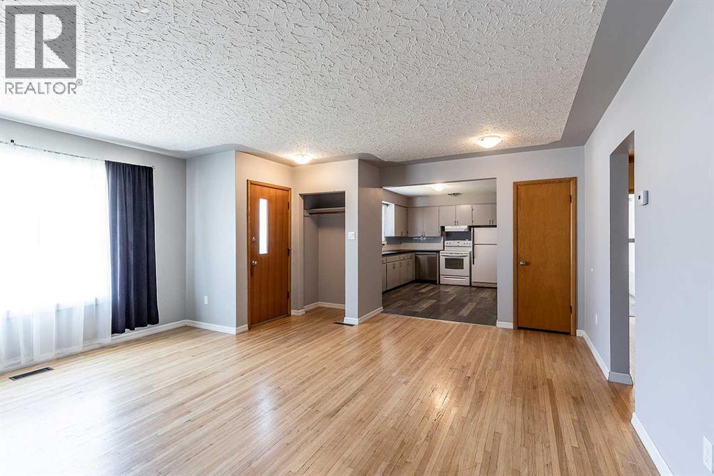 549 2 Street NW - 9