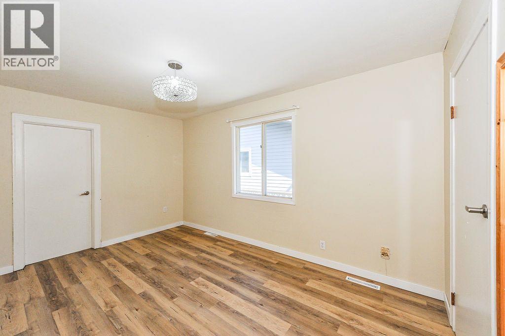 5226 42 Street - 9