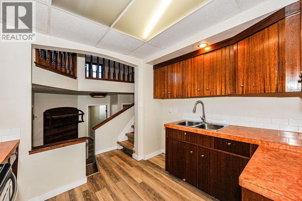 5226 42 Street - 6