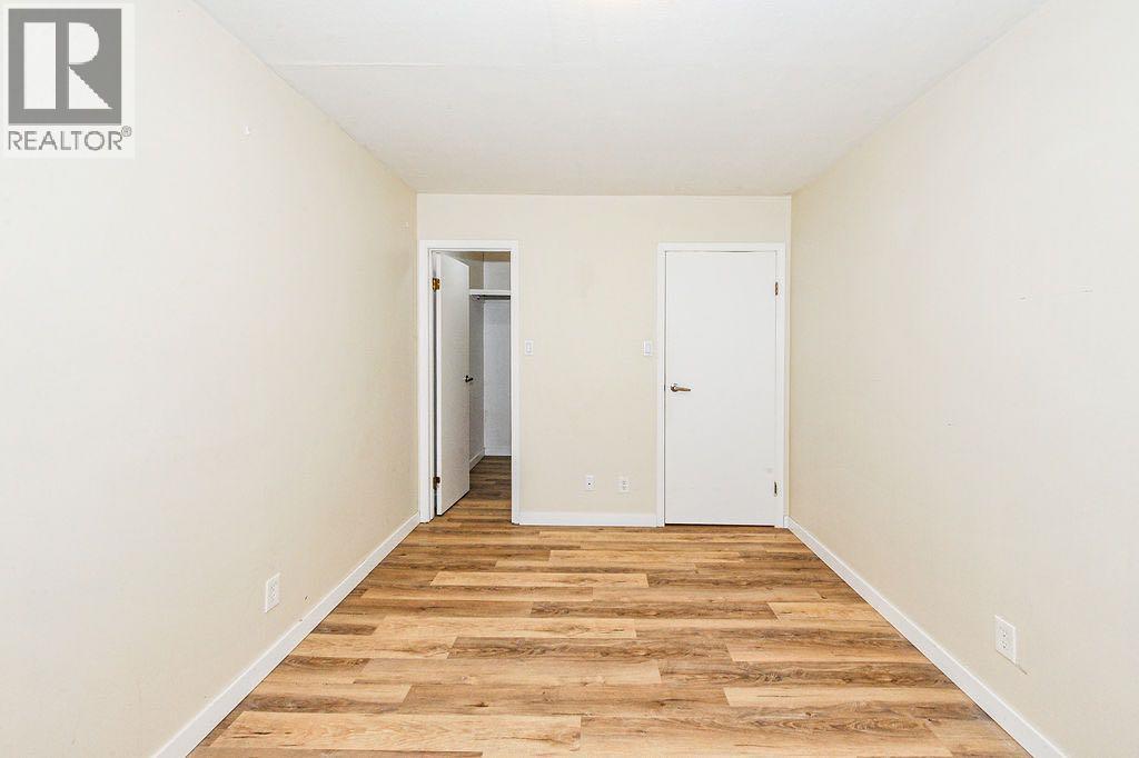 5226 42 Street - 15