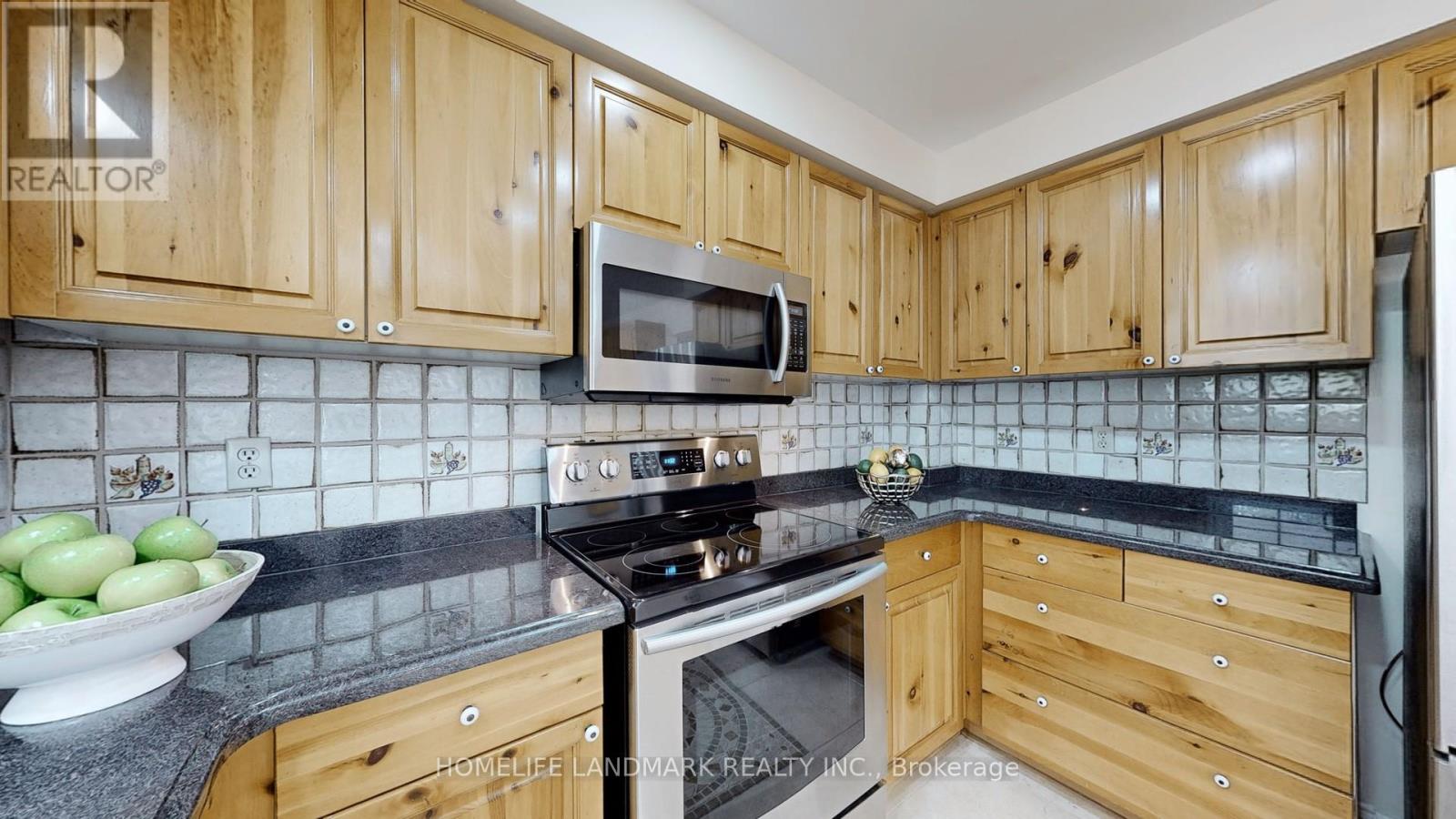 522 CAM FELLA BOULEVARD - 13
