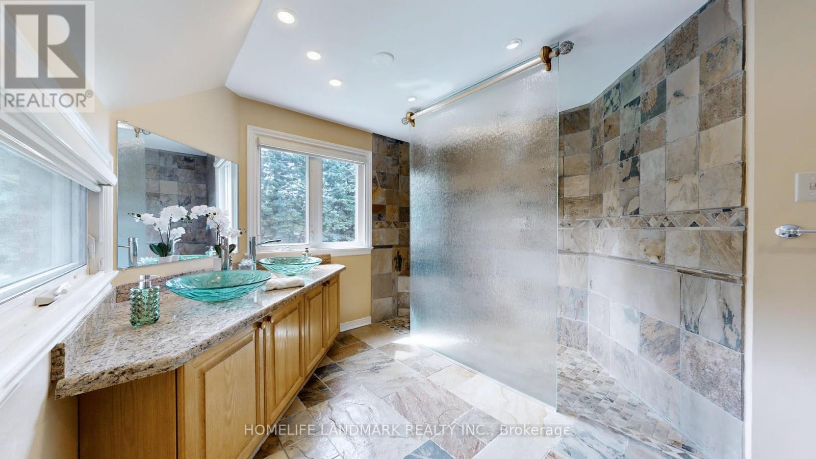 522 CAM FELLA BOULEVARD - 21