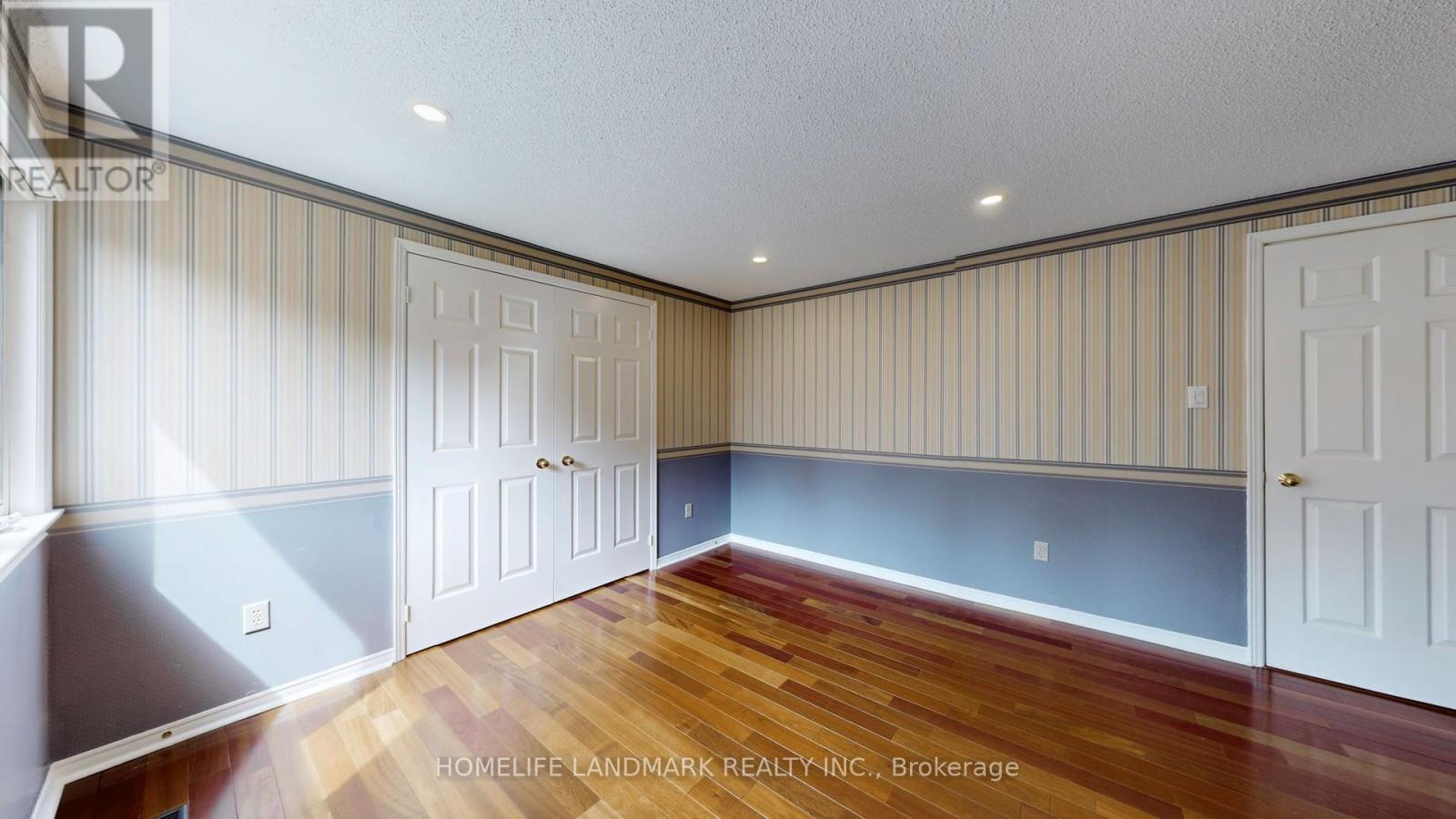 522 CAM FELLA BOULEVARD - 30