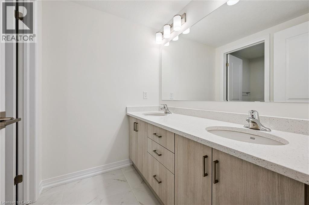 #C052 525 ERINBROOK Drive - 32