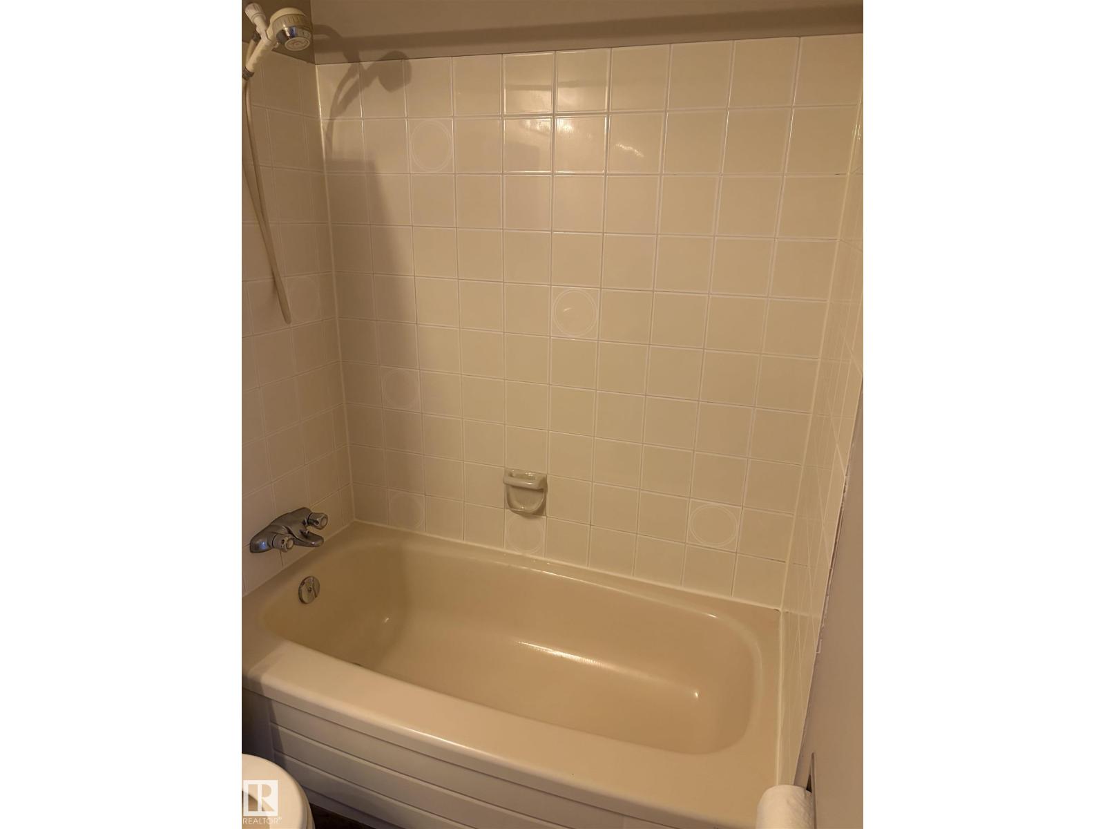#304 9854 88 AV NW - 15