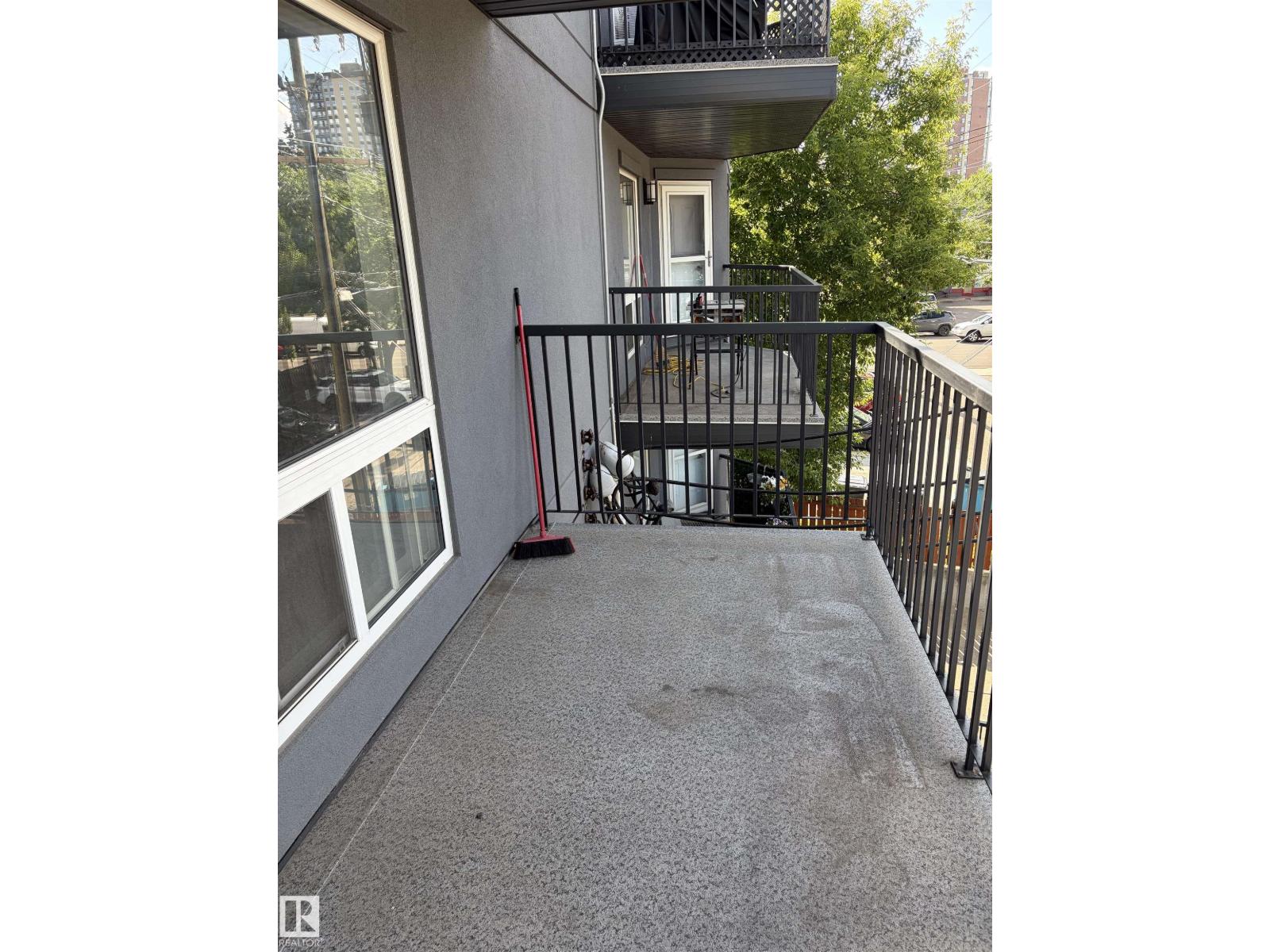 #304 9854 88 AV NW - 17