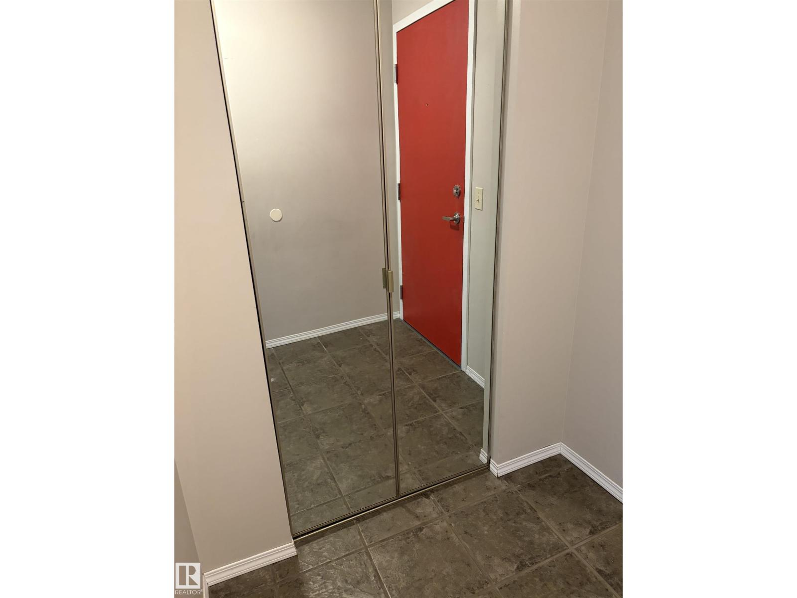 #304 9854 88 AV NW - 16