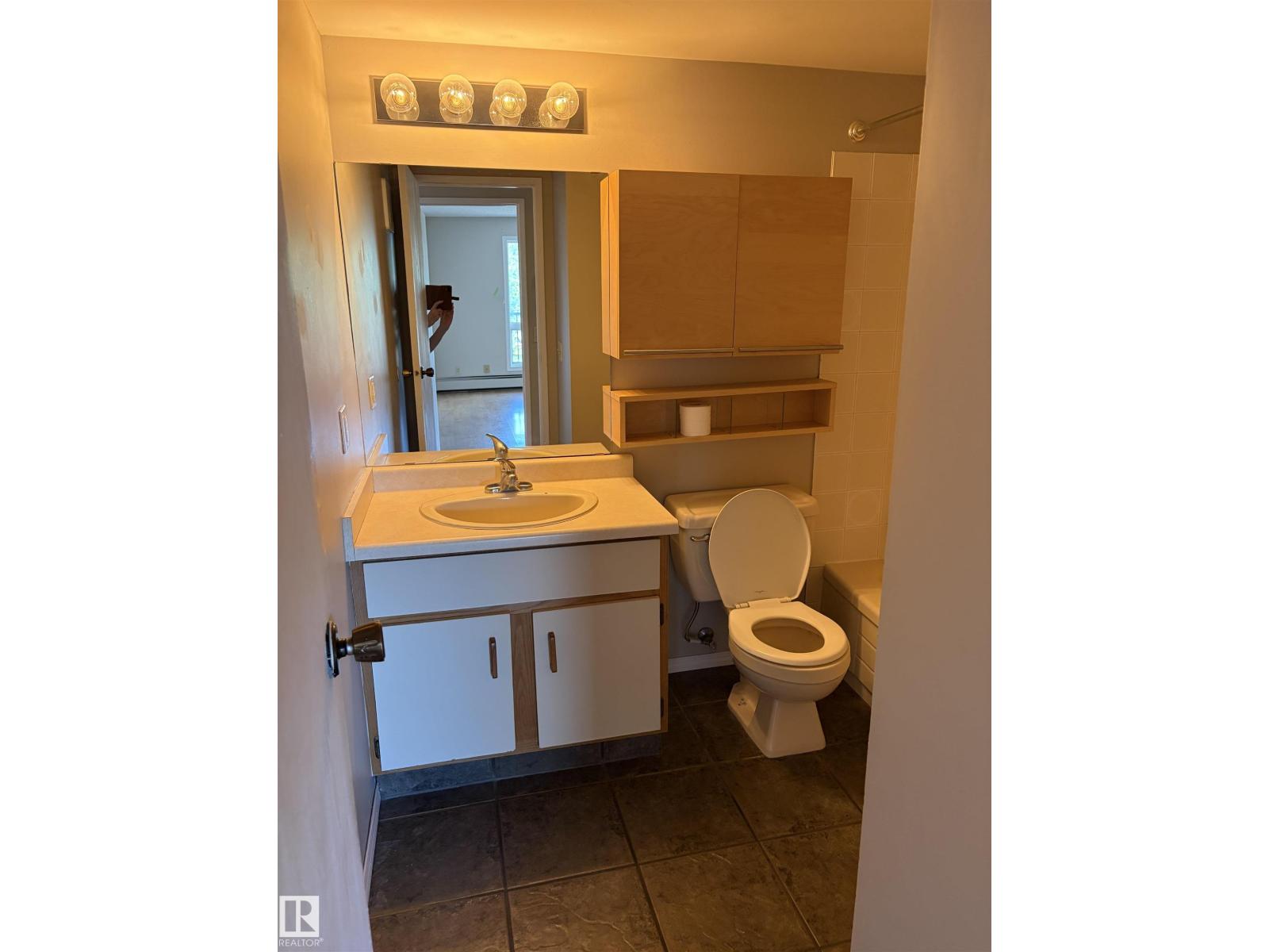 #304 9854 88 AV NW - 12