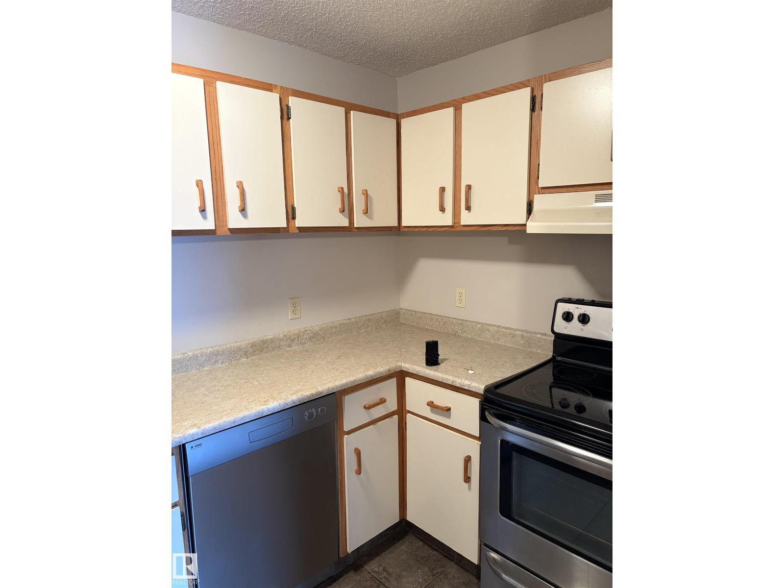 #304 9854 88 AV NW - 8