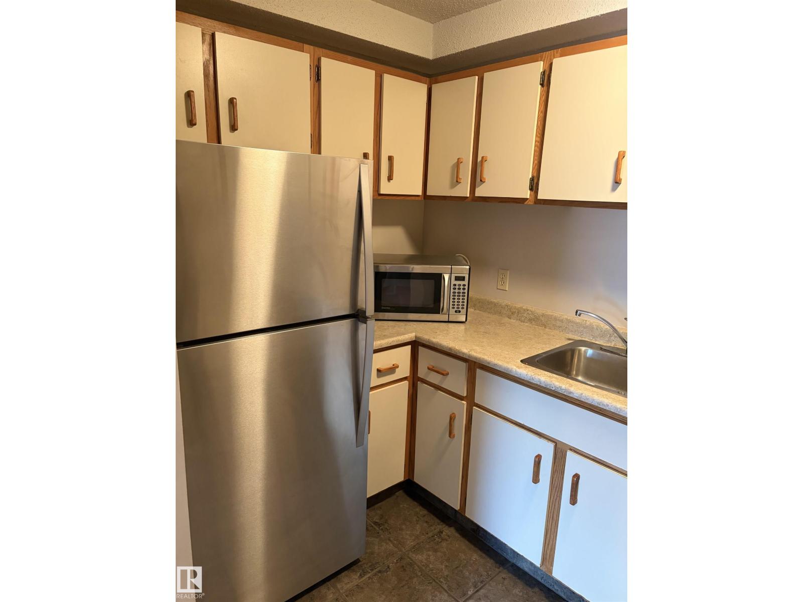 #304 9854 88 AV NW - 9