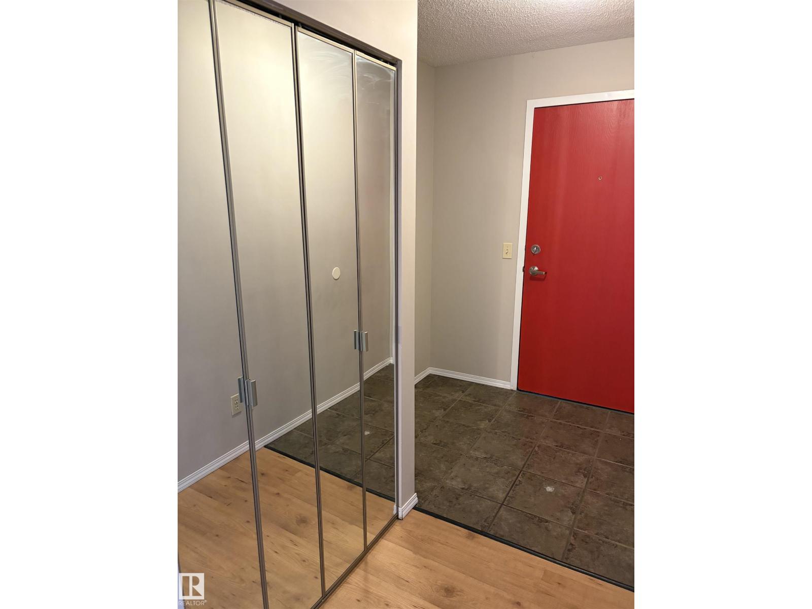#304 9854 88 AV NW - 3