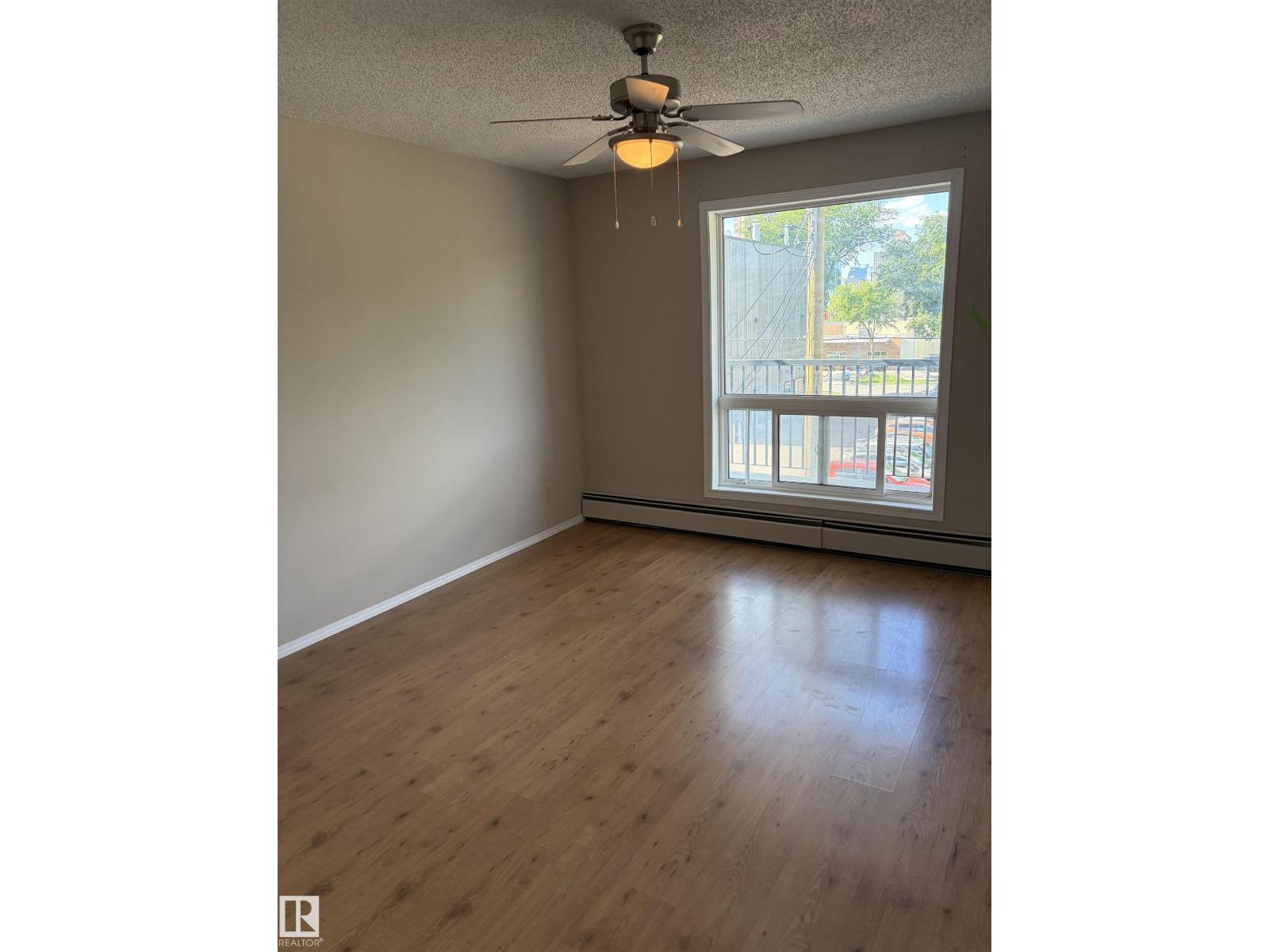 #304 9854 88 AV NW - 7