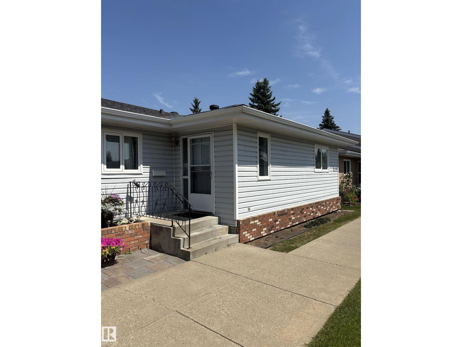 17520 CALLINGWOOD RD NW NW, Callingwood South, Edmonton photo 2