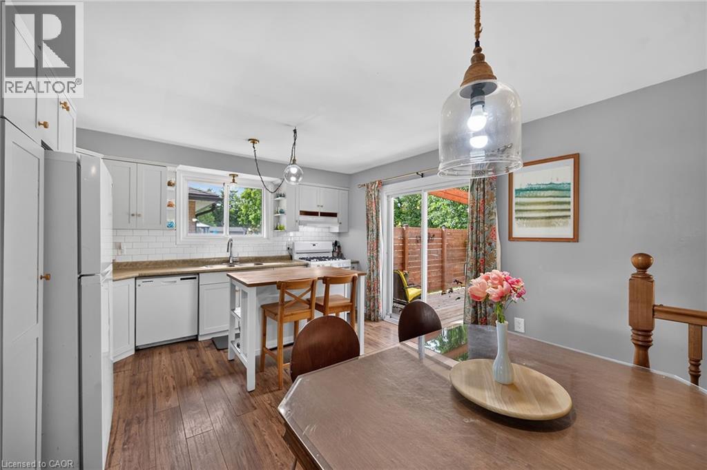 251 MACKENZIE Crescent - 12