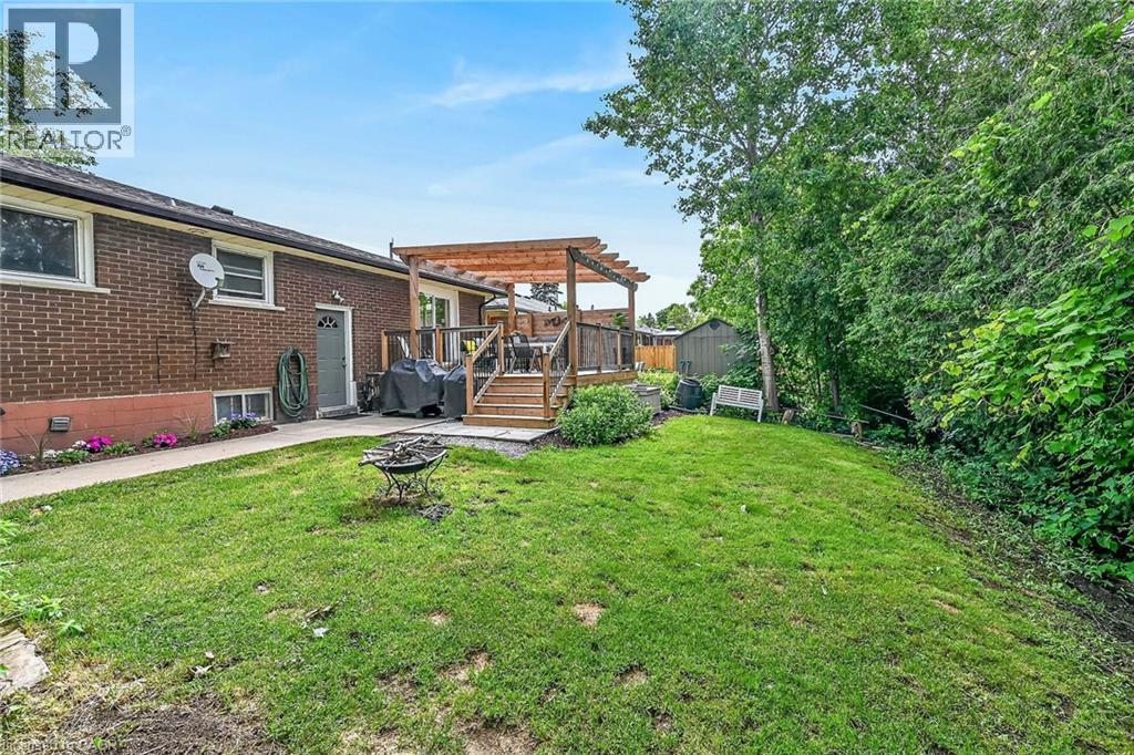 251 MACKENZIE Crescent - 48