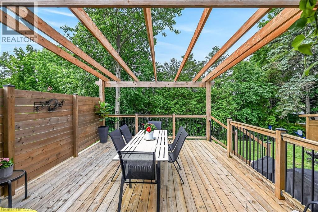 251 MACKENZIE Crescent - 44