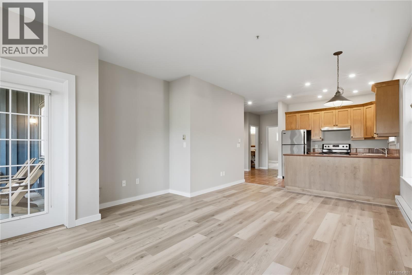 #401 1971 Harbour Dr - 13