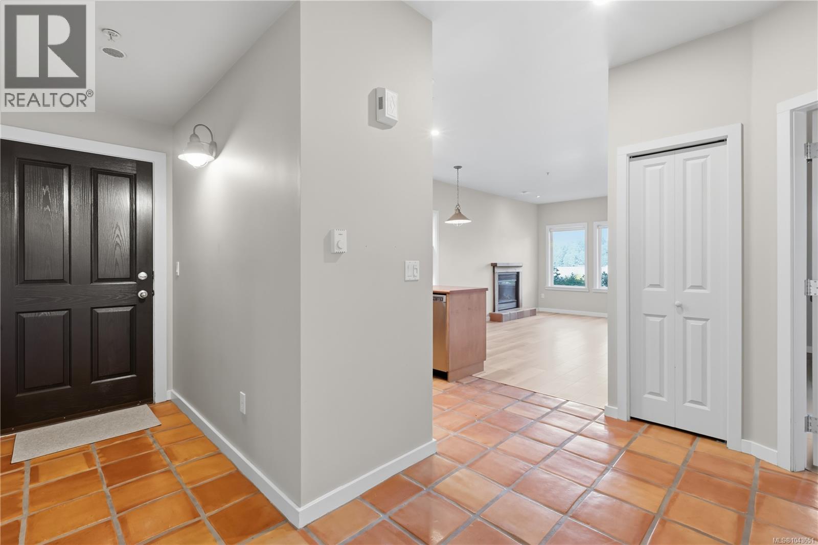 #401 1971 Harbour Dr - 19