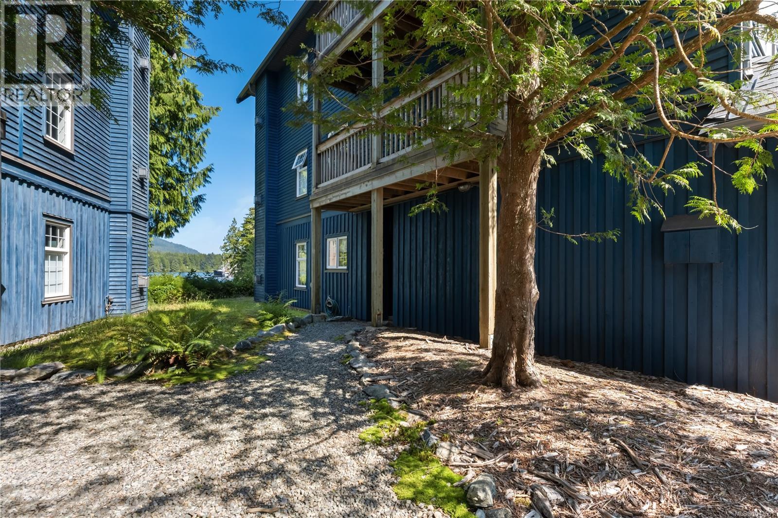 #401 1971 Harbour Dr - 28