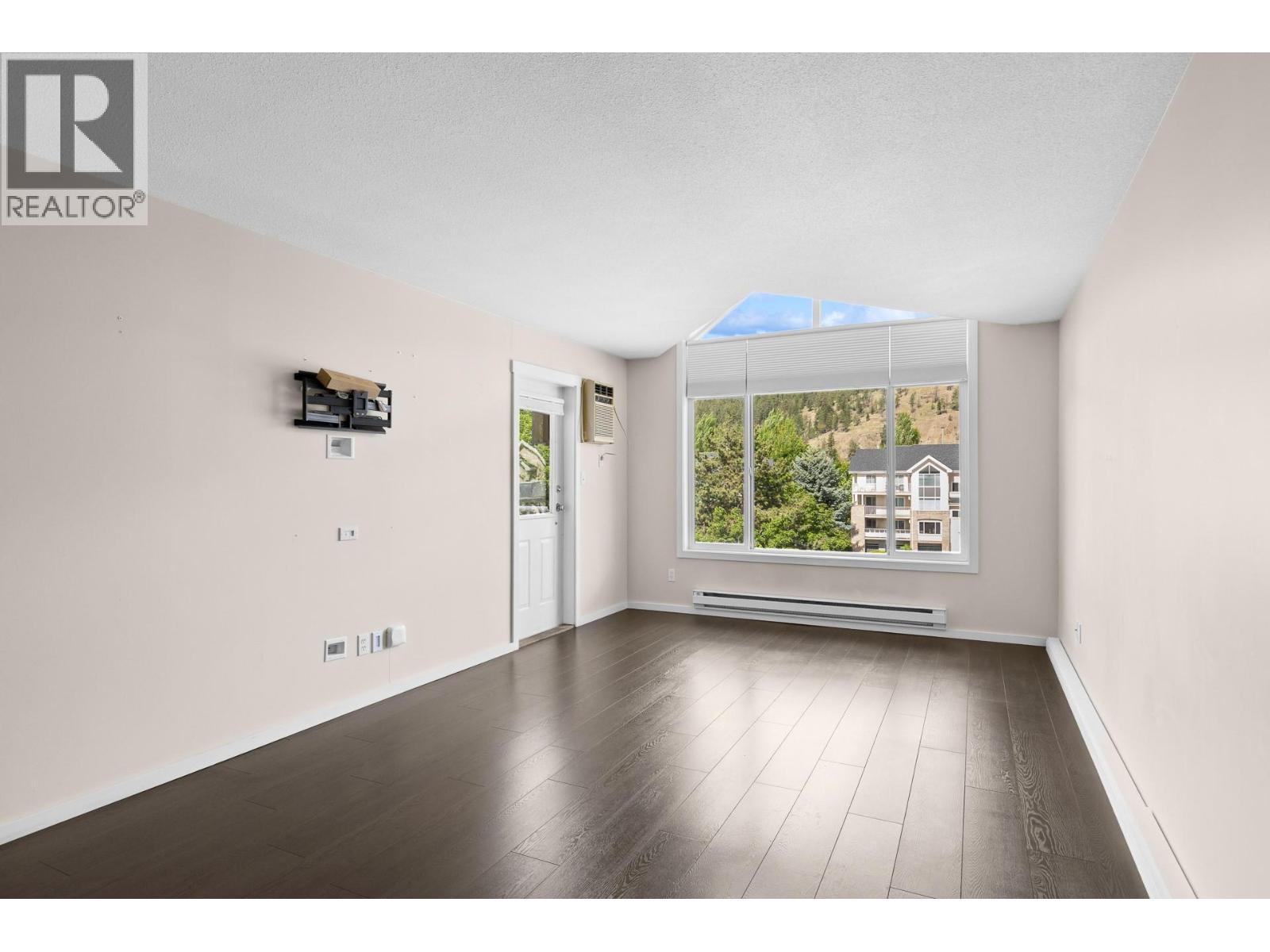 #301 400 Sutton Crescent - 11