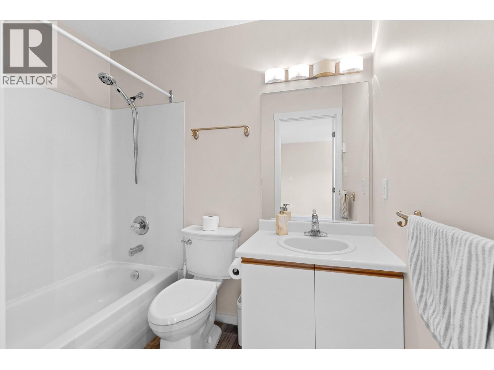 #301 400 Sutton Crescent - 16