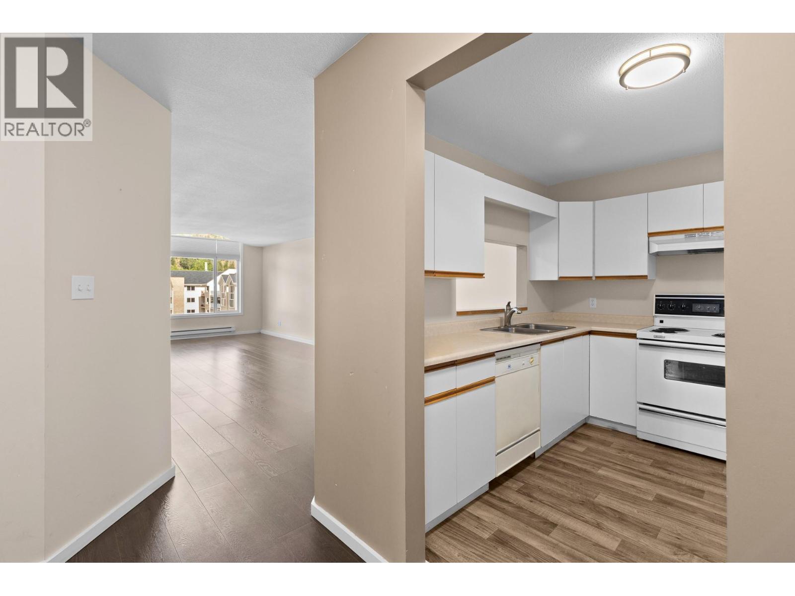 #301 400 Sutton Crescent - 4