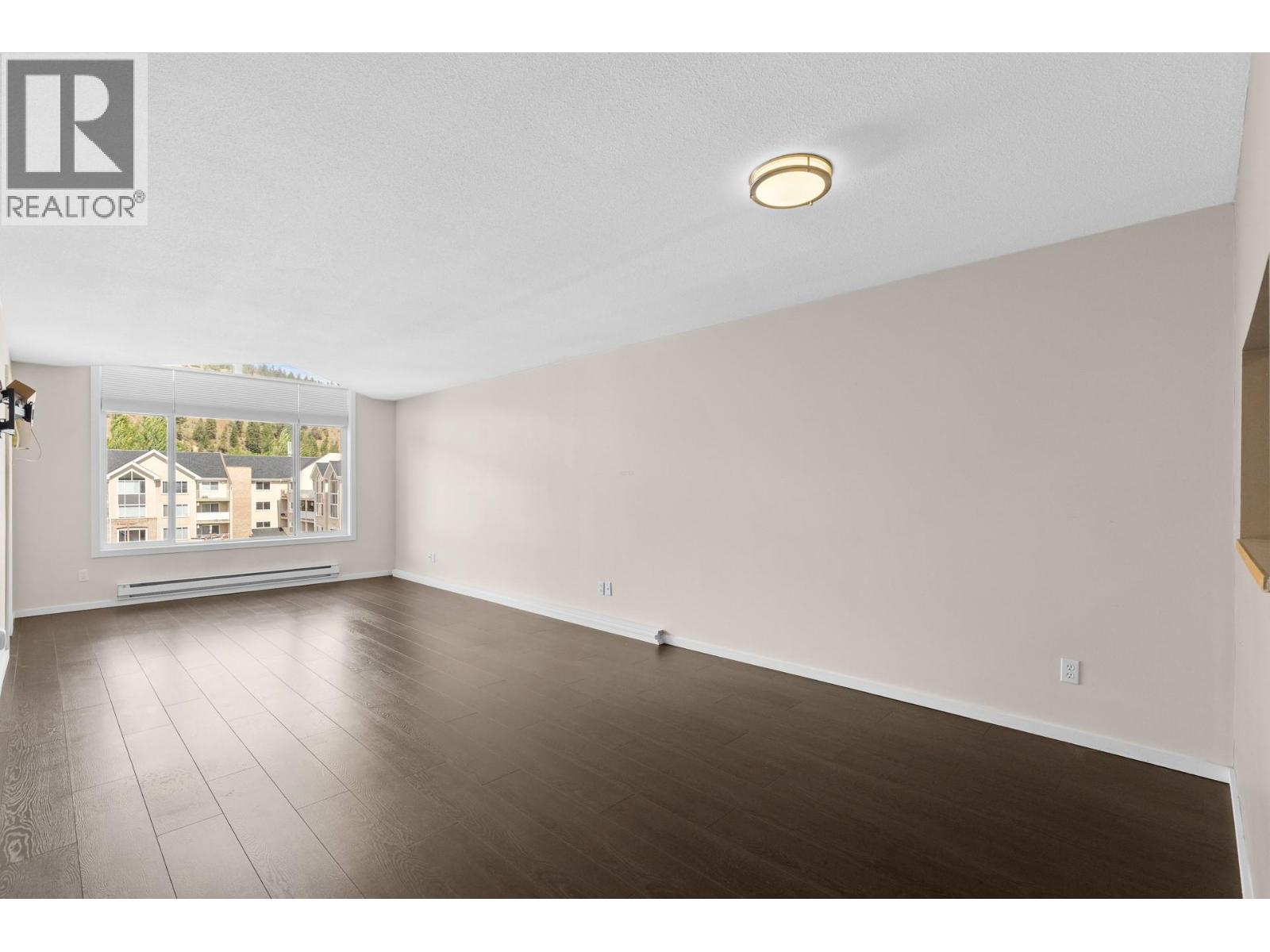 #301 400 Sutton Crescent - 9