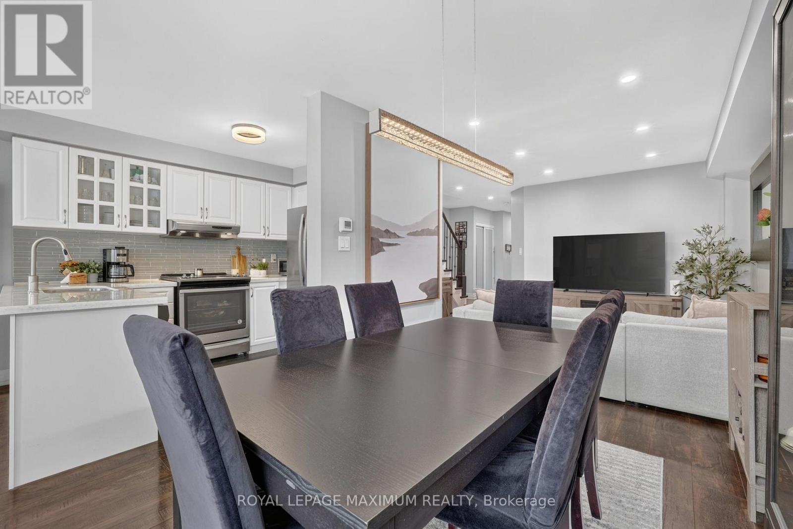 6 JENSEN COURT - 11