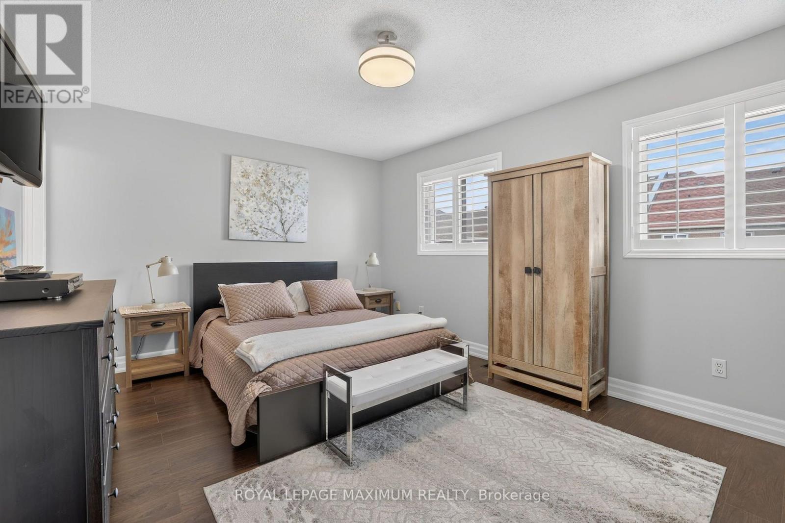 6 JENSEN COURT - 21