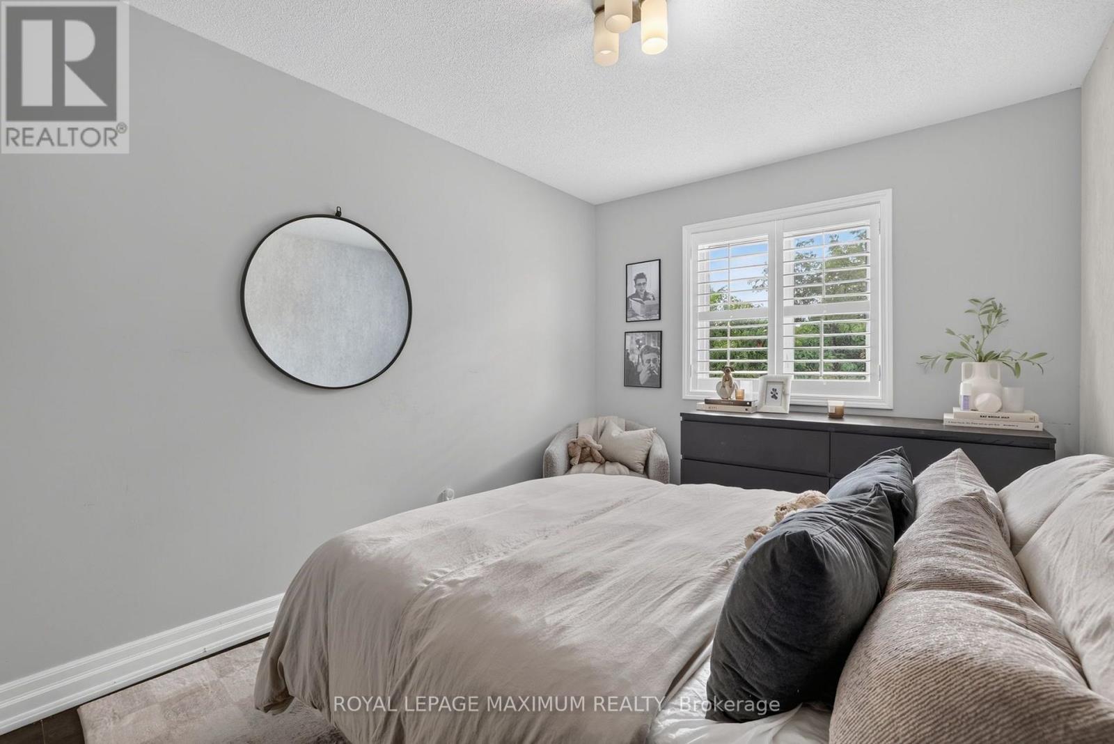 6 JENSEN COURT - 27