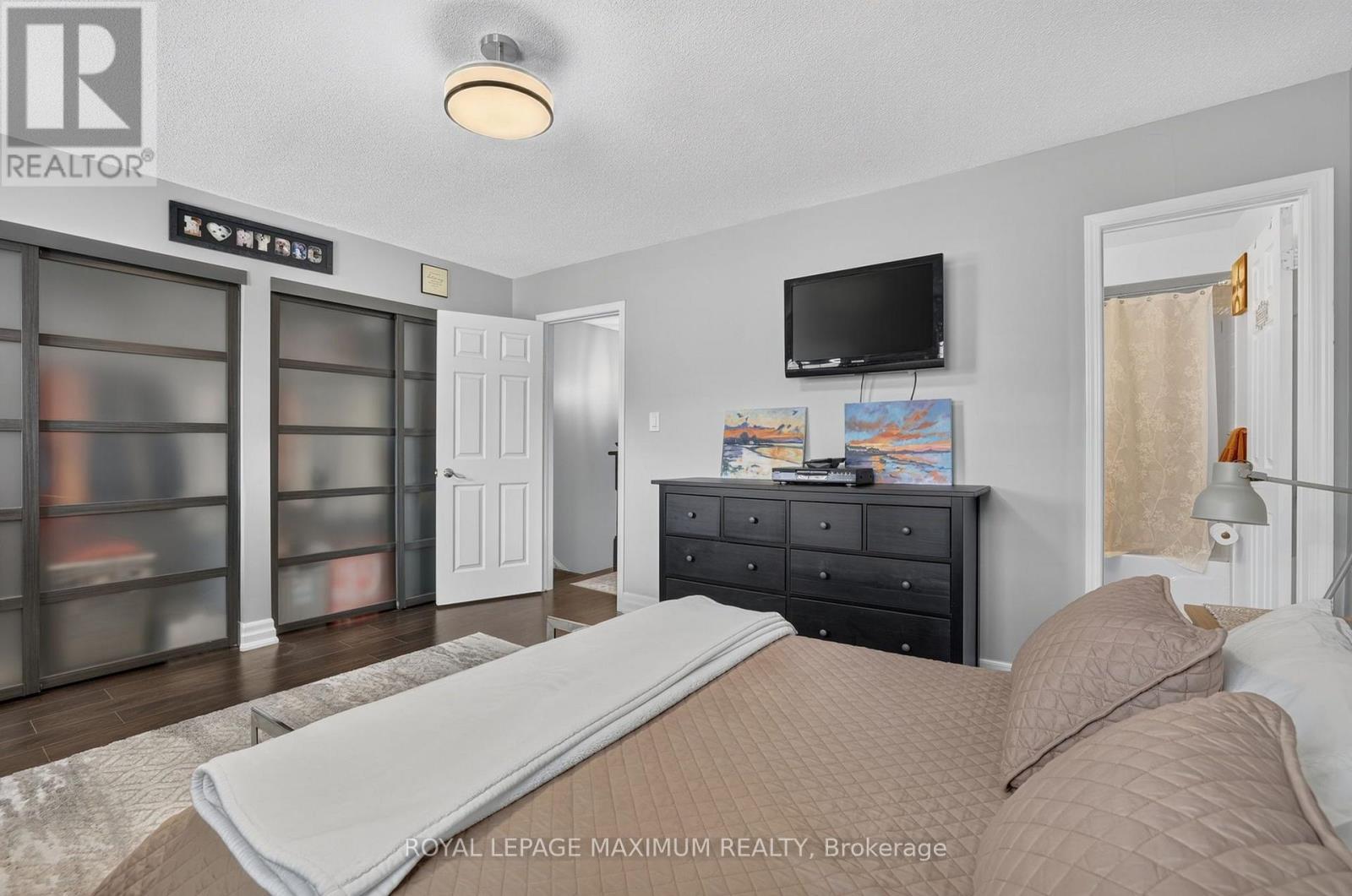6 JENSEN COURT - 23
