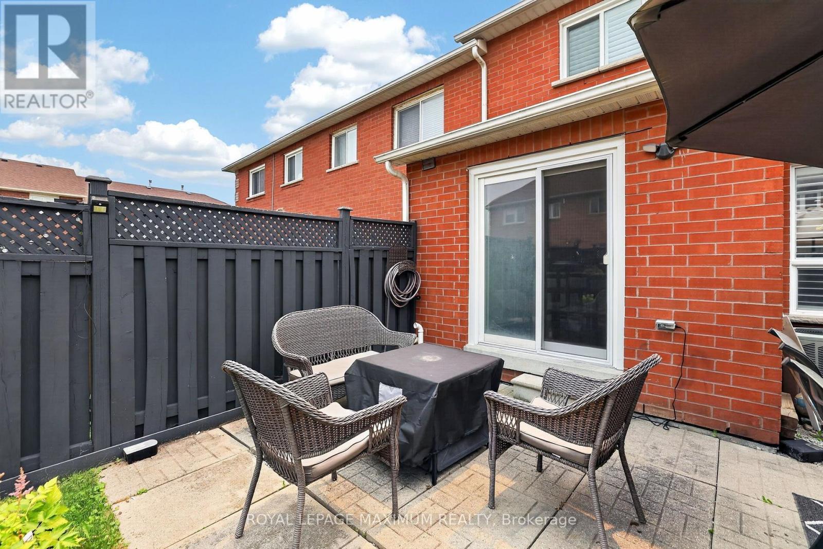 6 JENSEN COURT - 30