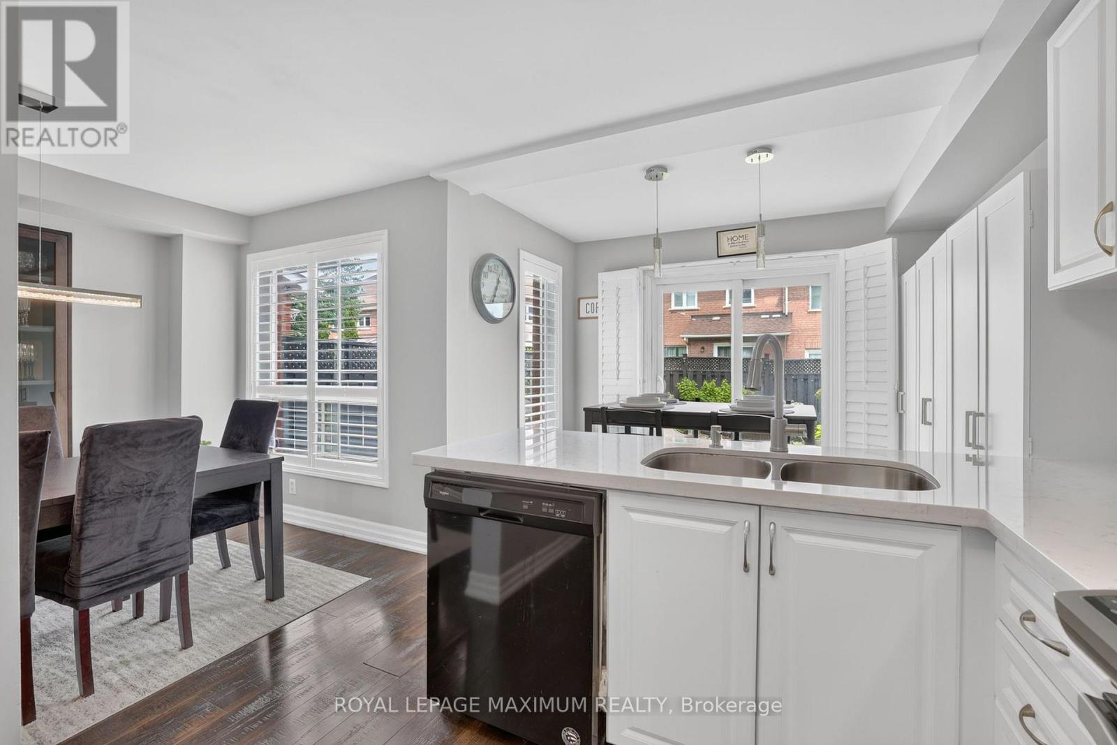 6 JENSEN COURT - 15
