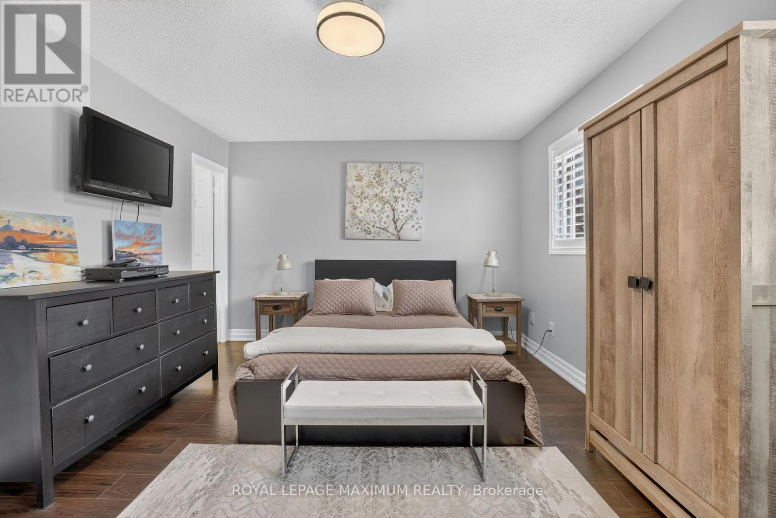 6 JENSEN COURT - 22