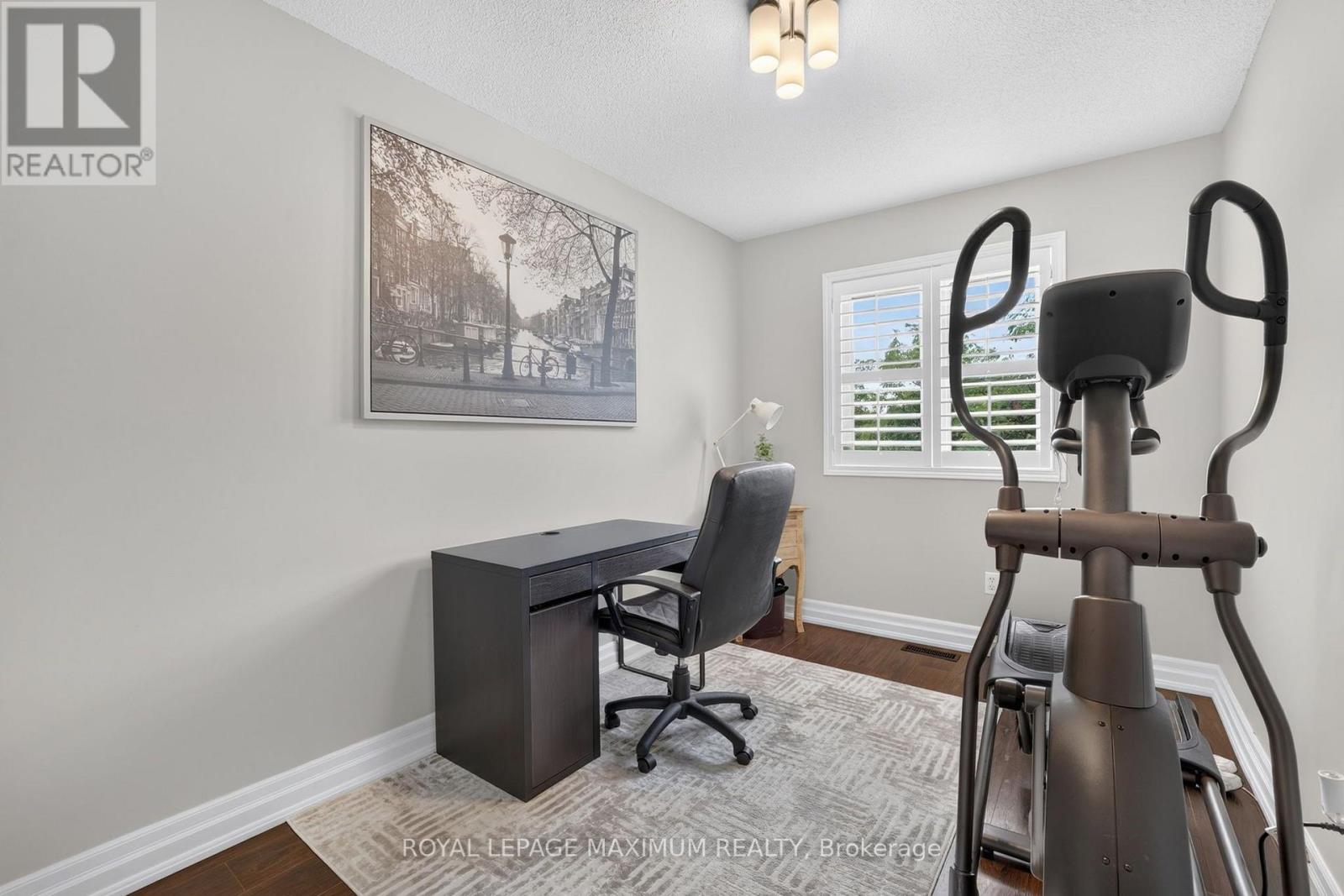 6 JENSEN COURT - 28