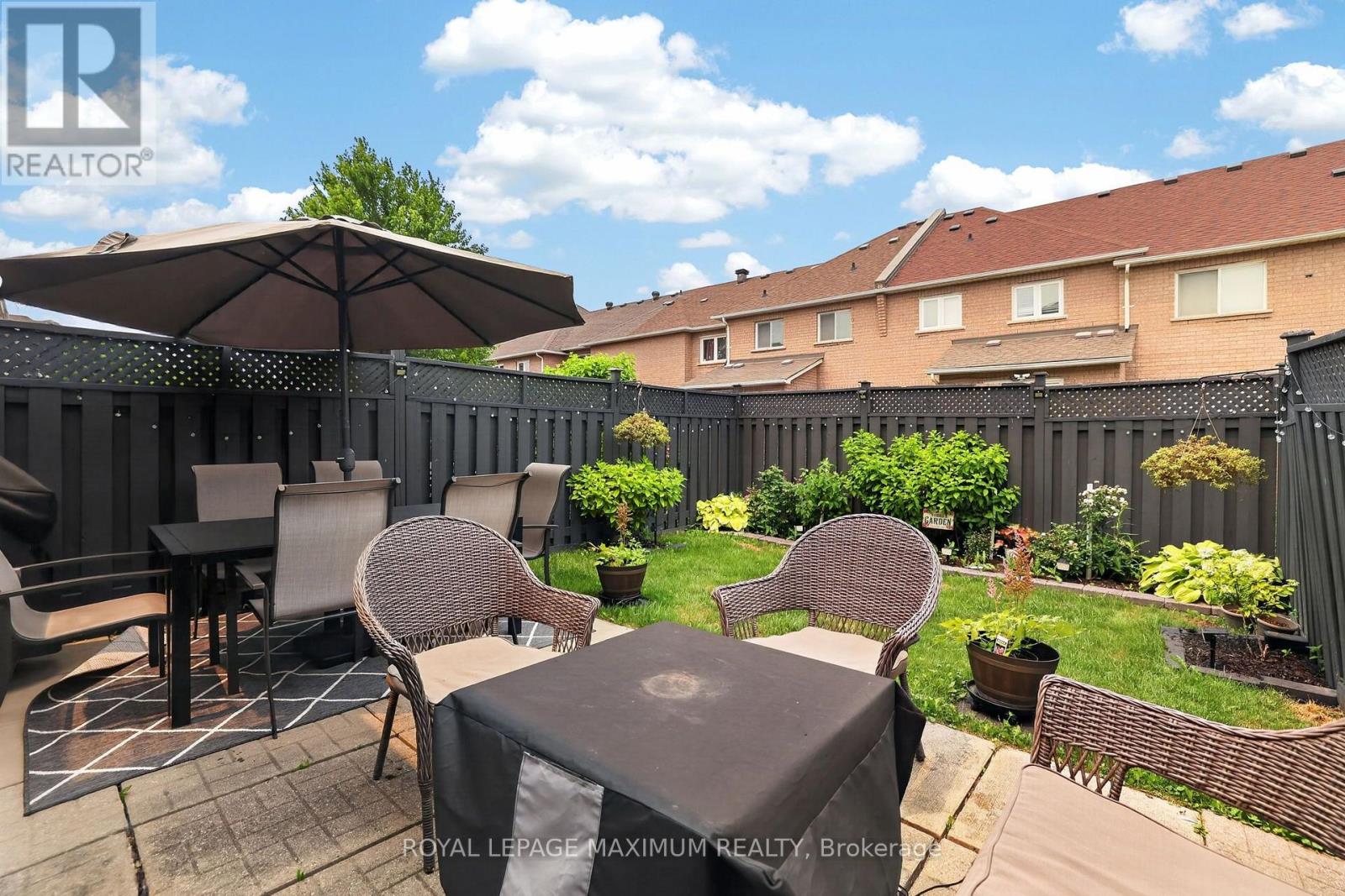 6 JENSEN COURT - 33