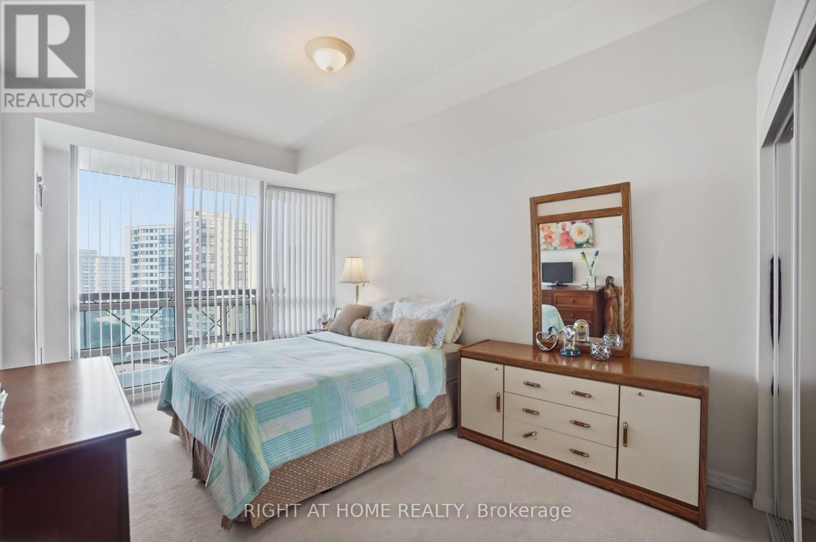 #1007 1359 RATHBURN ROAD E - 22