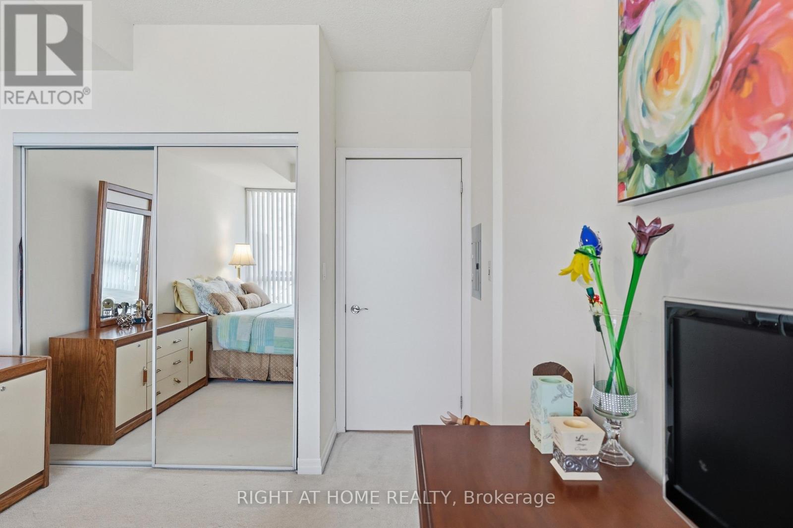 #1007 1359 RATHBURN ROAD E - 20