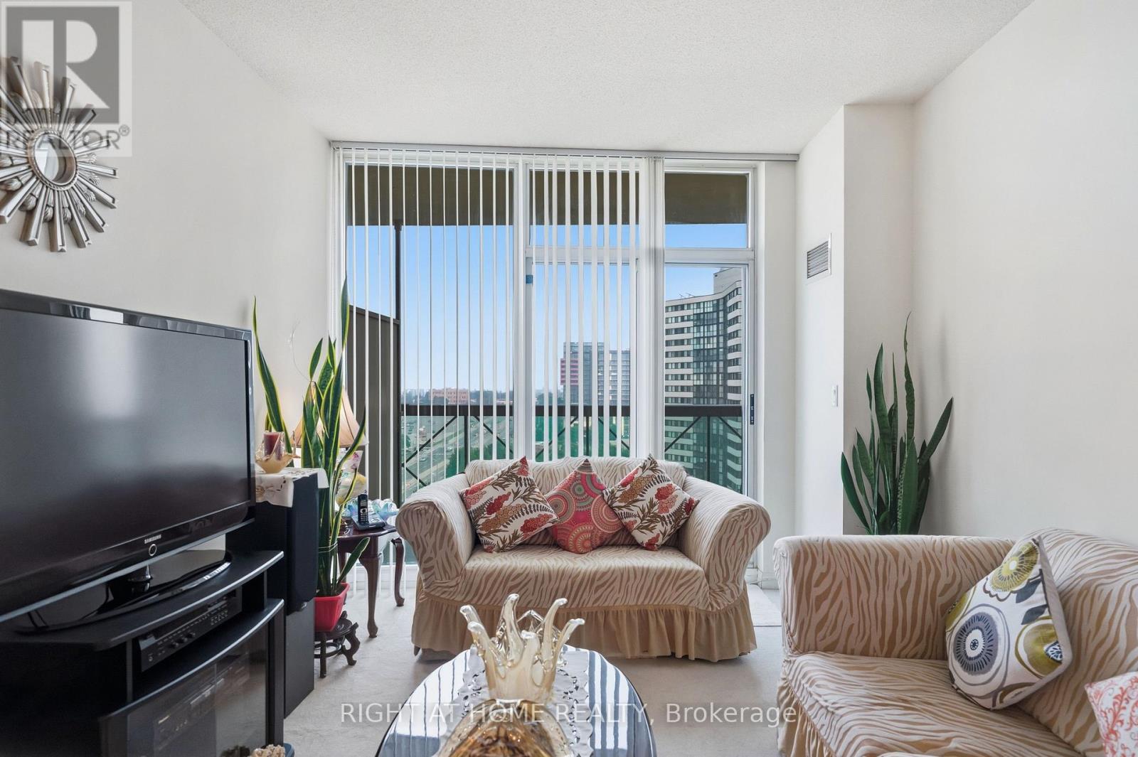 #1007 1359 RATHBURN ROAD E - 12