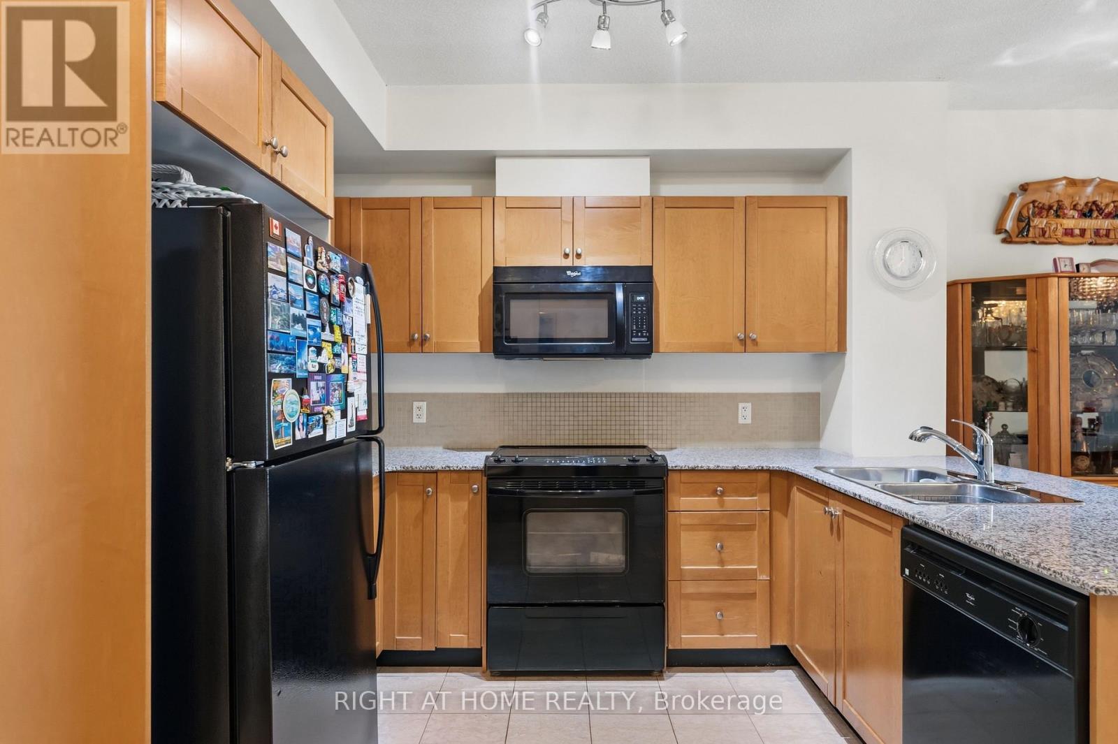 #1007 1359 RATHBURN ROAD E - 16