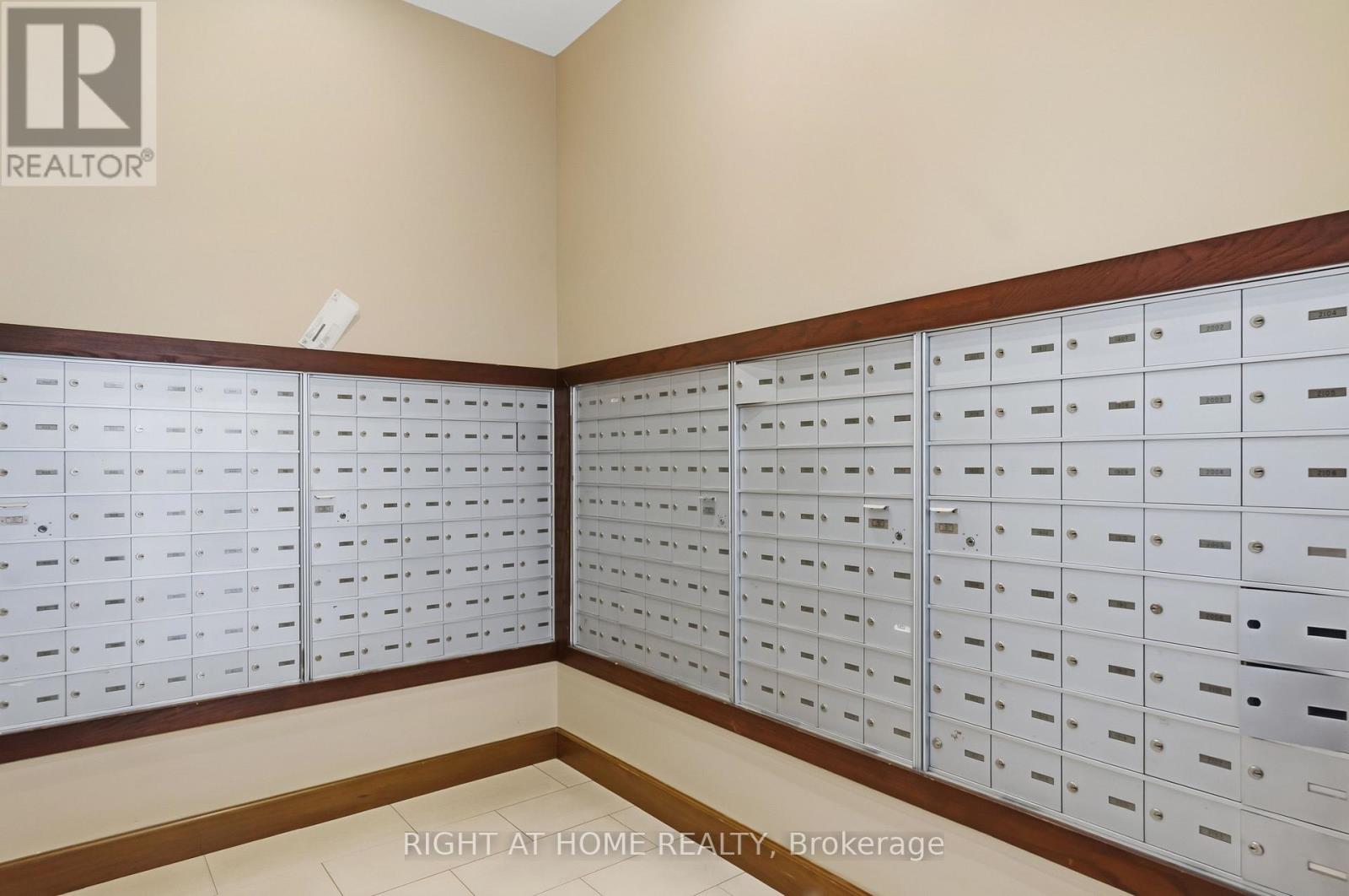#1007 1359 RATHBURN ROAD E - 28