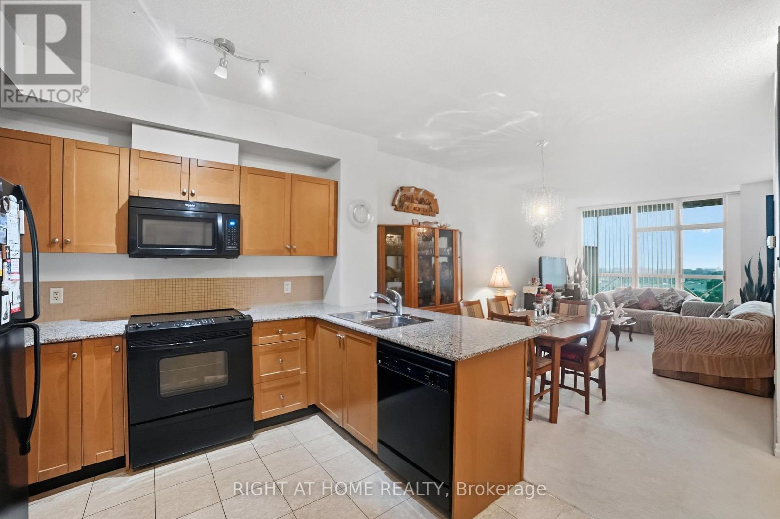 #1007 1359 RATHBURN ROAD E - 7