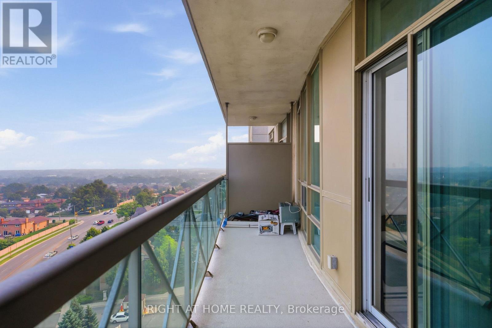 #1007 1359 RATHBURN ROAD E - 30