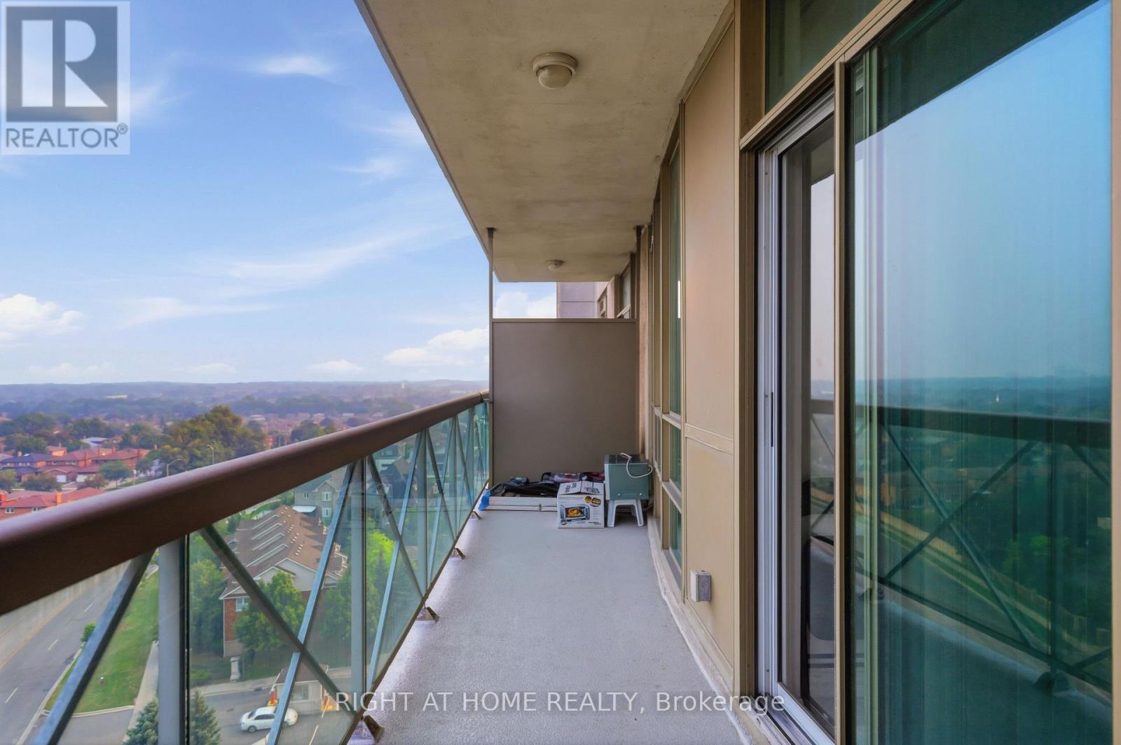 #1007 1359 RATHBURN ROAD E - 29