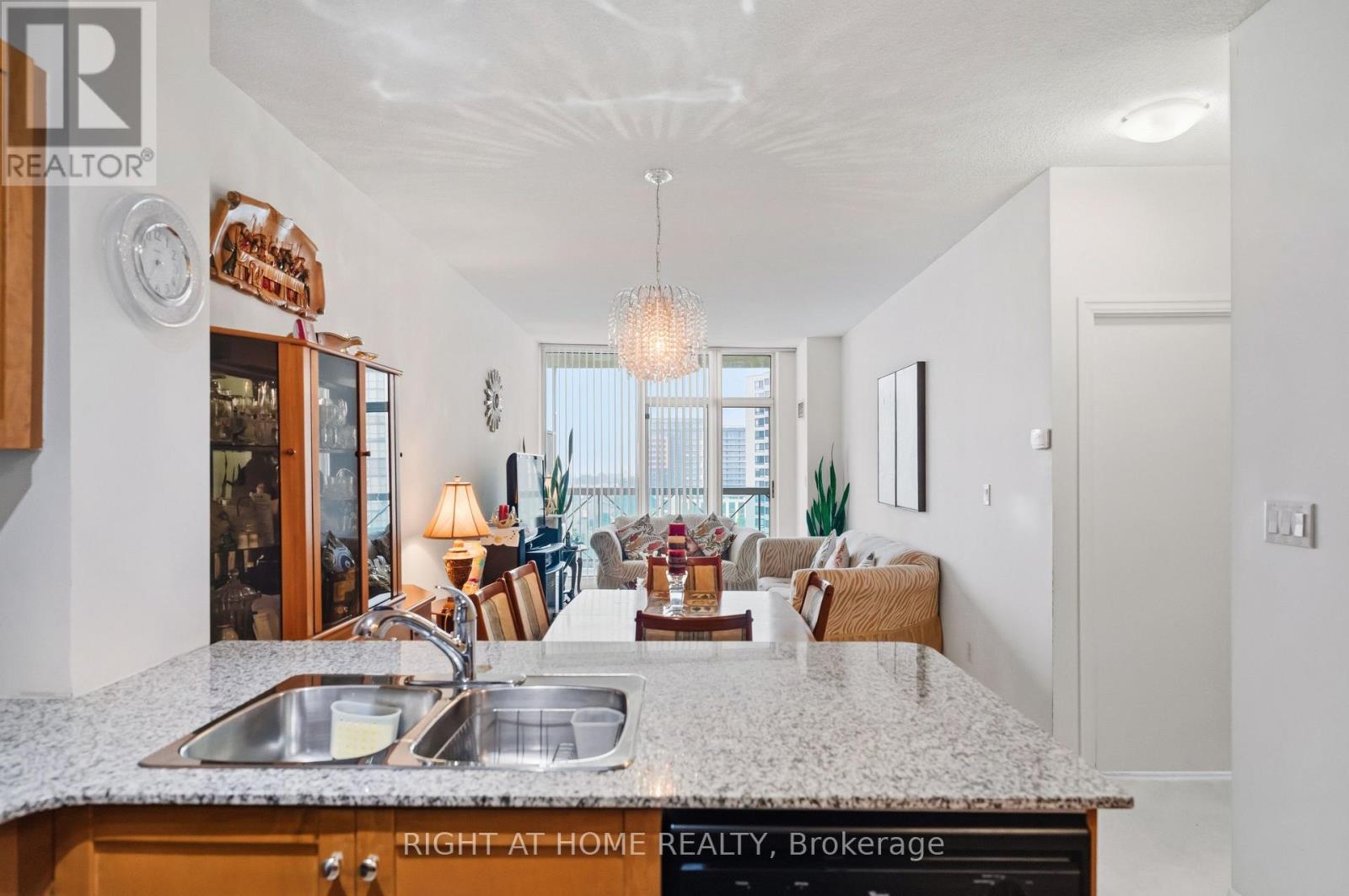 #1007 1359 RATHBURN ROAD E - 6