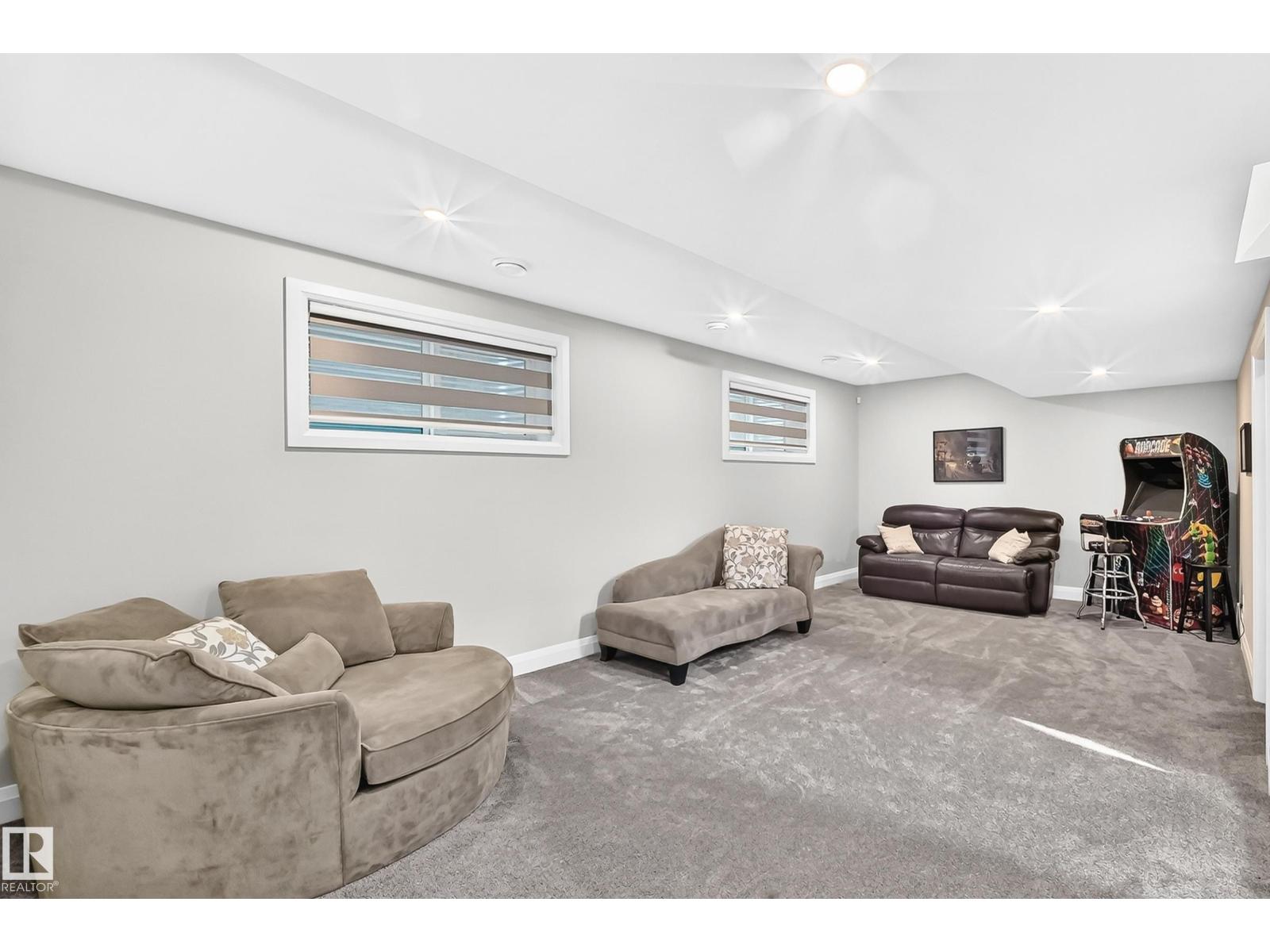 12631 52 AV NW - 58